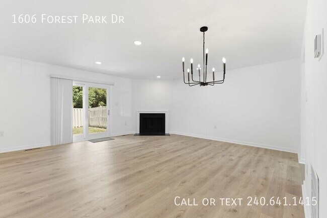 Building Photo - 1606 Forest Park Dr