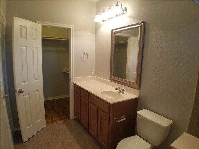 Building Photo - 2502 Allred Dr