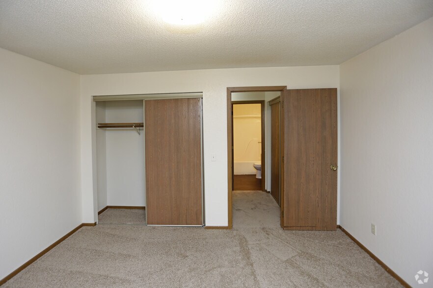 Bryant Wood Apartments 5225 Bryantwood Dr Maple Plain MN 55359