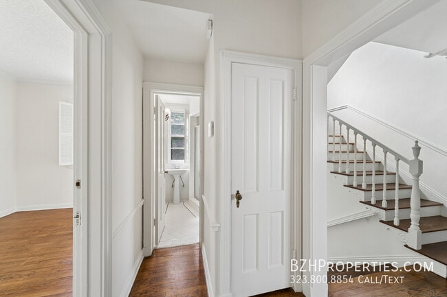 Building Photo - 1284 S Beverly Glen Blvd