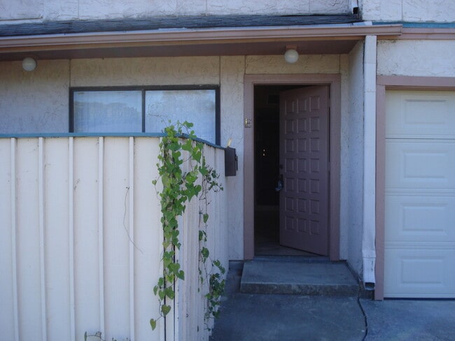 Building Photo - 2725-E Santa Fe Street
