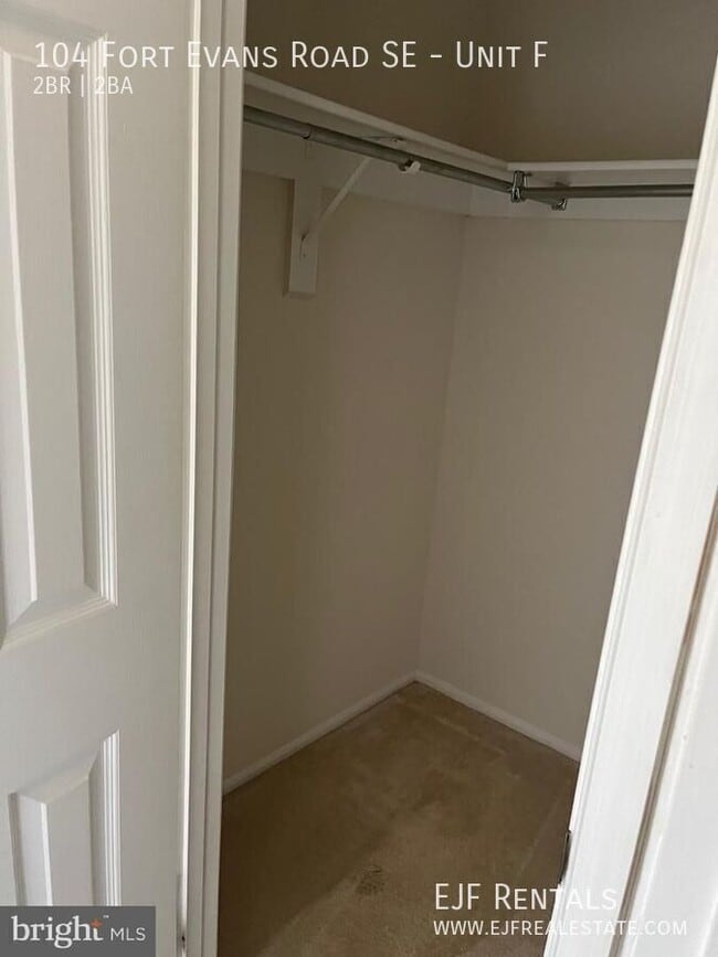 Building Photo - 104 Fort Evans Rd SE