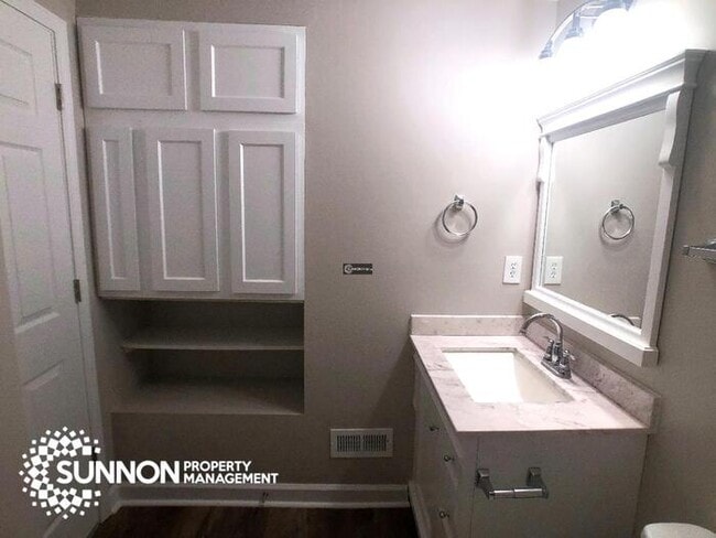 Building Photo - 4BR 2BA Renovated to perfection!