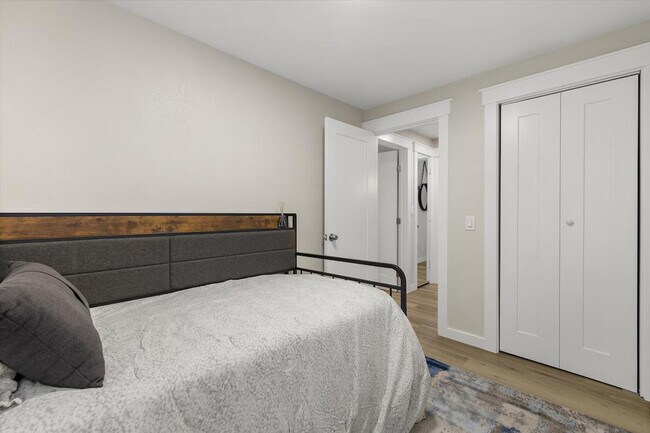 Building Photo - 2410 W Bruneau Pl