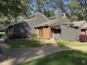 Building Photo - 200 Woodgreen Dr
