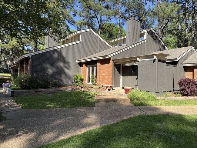 Primary Photo - 200 Woodgreen Dr