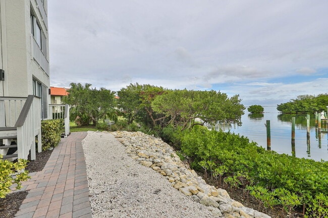 Building Photo - 1593 Pinellas Bayway S