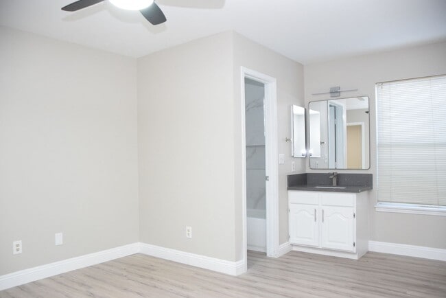 Building Photo - SE - SINGLE STORY 3 BEDROOM, FULLY UPGRADED HOME IN GATED COMMUNITY