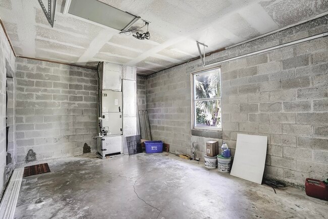 Building Photo - 724 SW 9th St