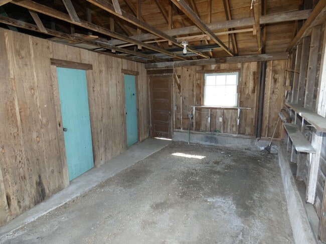 Building Photo - Cozy Cute on the West Side