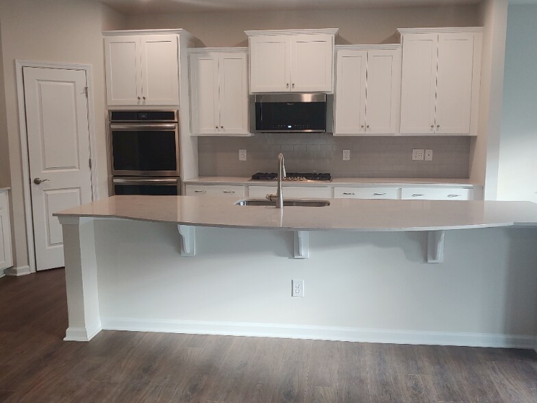 Building Photo - 155 Abersham Dr
