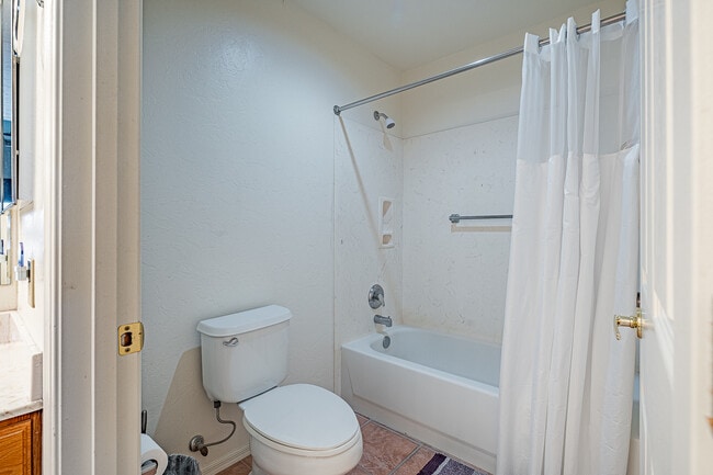 Building Photo - 1924 W Demetrie Loop