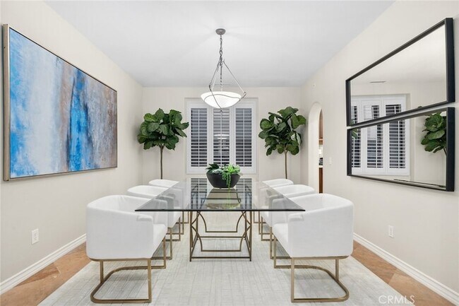 Building Photo - 33 Tall Hedge