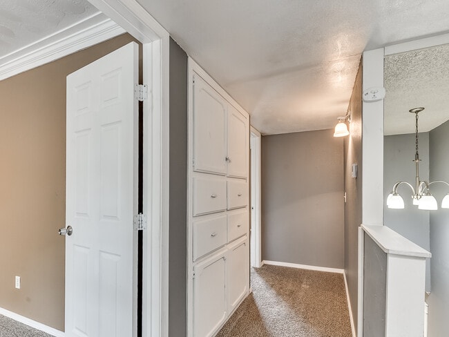 Building Photo - 7704 Brookside Dr