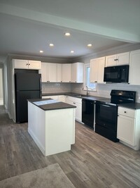 Building Photo - Newly Renovated, Two Bedroom House for Ren...