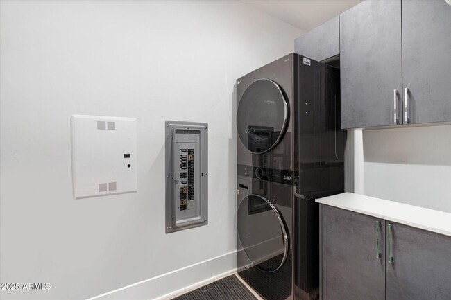 Building Photo - 7180 E Kierland Blvd