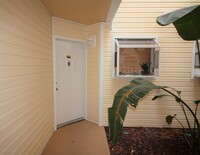 Building Photo - 650 Is Clb Ct