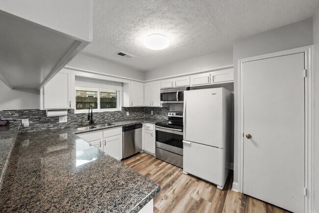 Building Photo - 17734 Seven Pines Dr