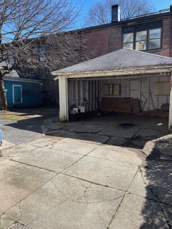 Gargae - 581 Beechwood Ave