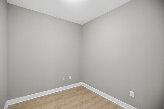 Building Photo - One Bed One Bath Condo in Tenleytown