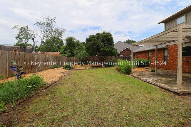 Building Photo - Recently Updated 3 Bed 2.5 Bath in Bixby - Move in Ready!