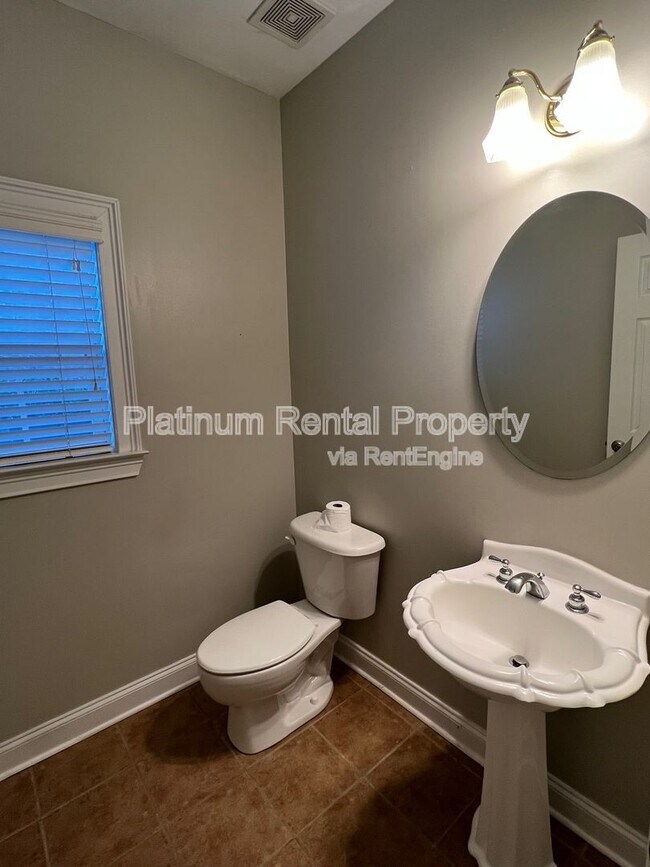 Building Photo - 7170 Belcrest Dr