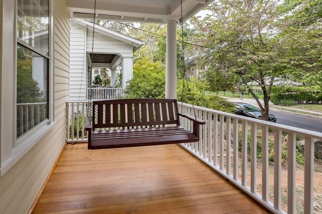 Building Photo - Classic Chevy Chase Charm in NW DC Availab...