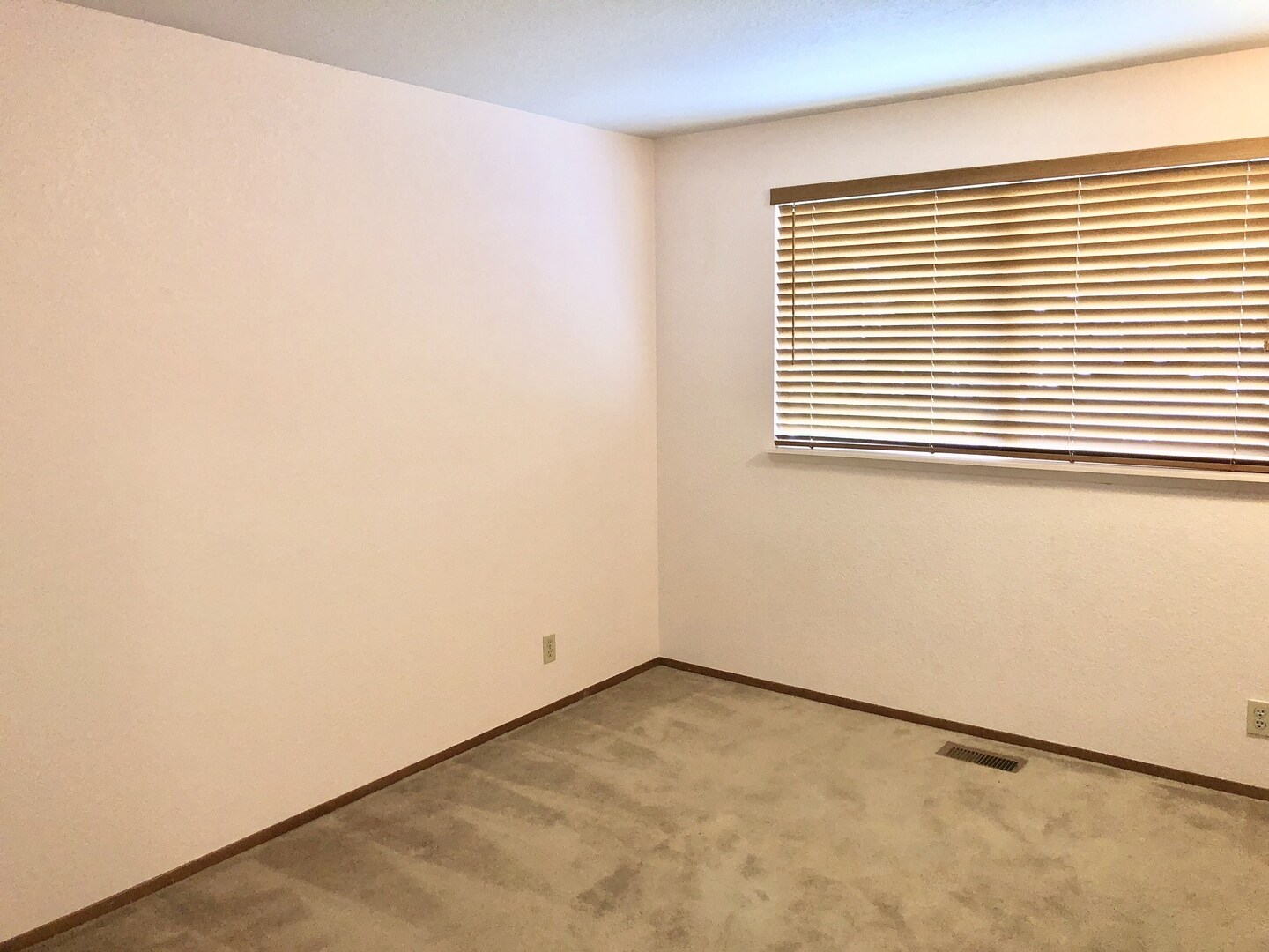 Building Photo - Lynnwood Home (Reduced rent until May 30th)