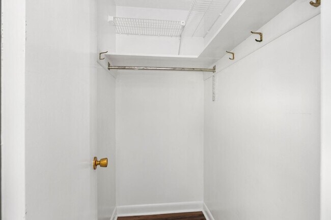 Building Photo - 826 Horsehead Rd
