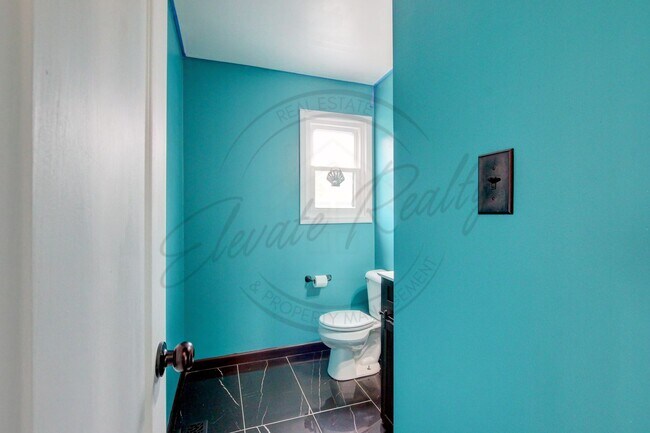 Building Photo - Three Bedroom On One Acre Lot in Clarksvil...