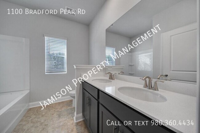 Building Photo - 1100 Bradford Pear Rd
