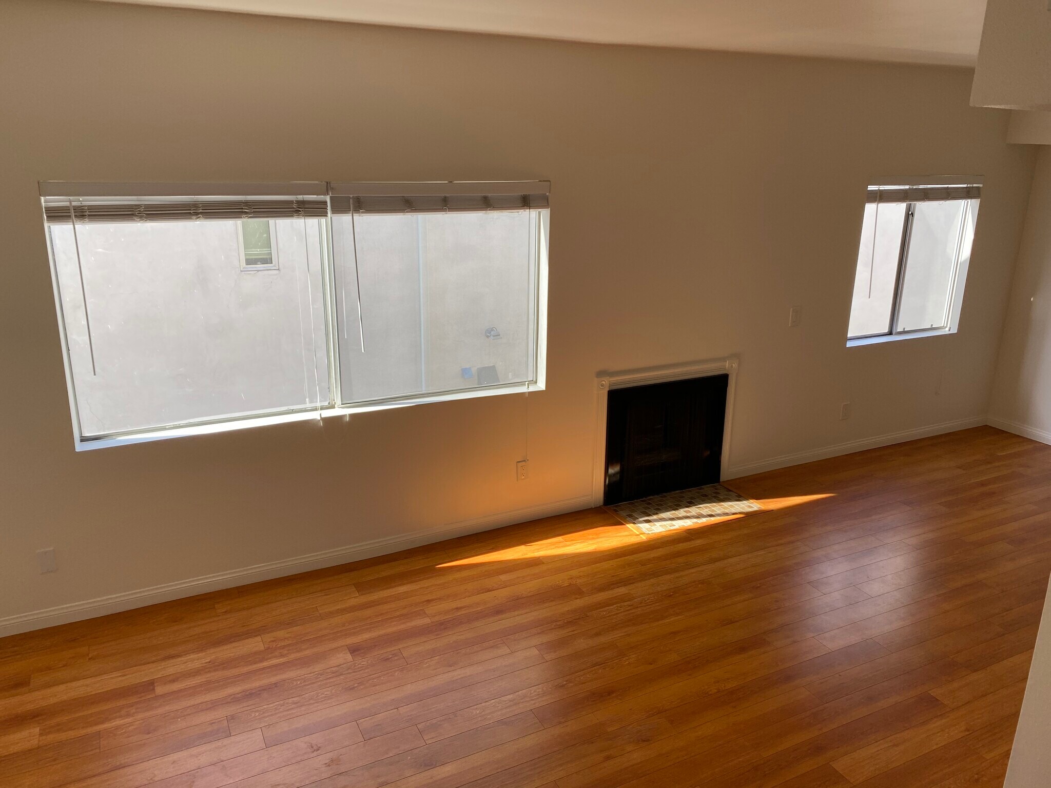 Building Photo - 6139 Fountain Ave