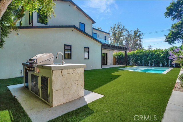 Building Photo - 5149 Beeman Ave