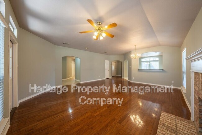 Building Photo - 1435 Bluff Forest