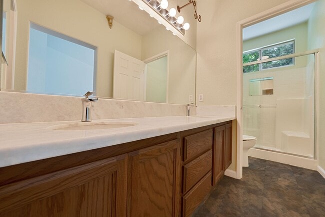 Building Photo - Charming 3-Bed Home in Prime Folsom Locati...