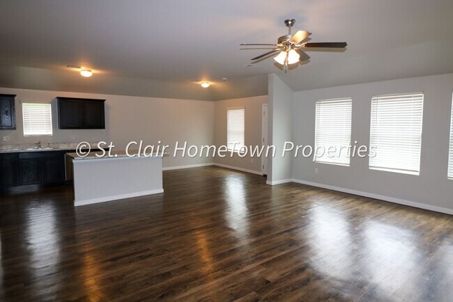 Building Photo - Spacious 4 Bedroom Home in Fox Hollow