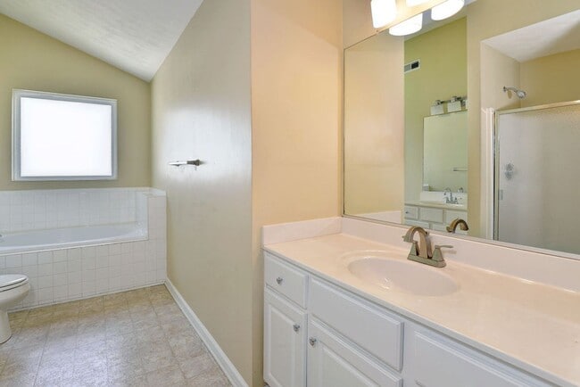 Building Photo - Spacious & Updated Hampton Home