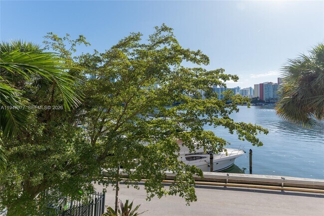 Building Photo - 290 174th St St