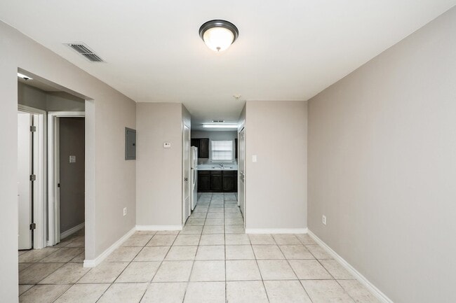 Building Photo - 2220 Santa Cleotilde Ave