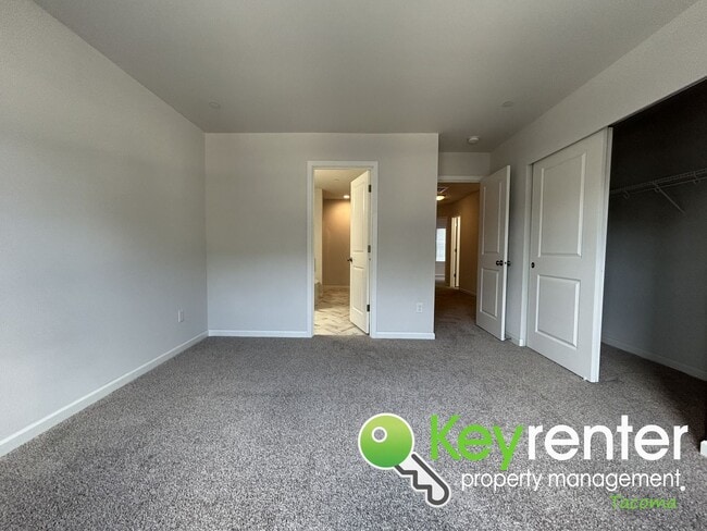 Building Photo - Must-have 3Bed/2.5Bath Lakewood Home