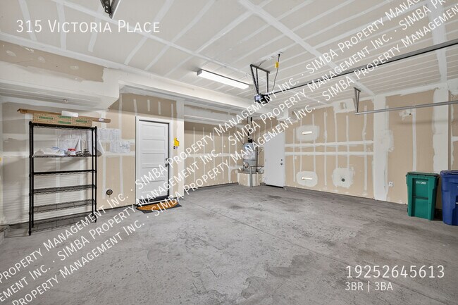 Building Photo - 315 Victoria Pl