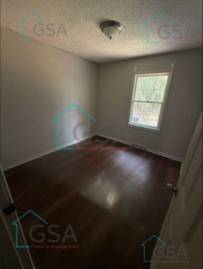 Building Photo - 3 Bedroom 1.5 Bath!!!