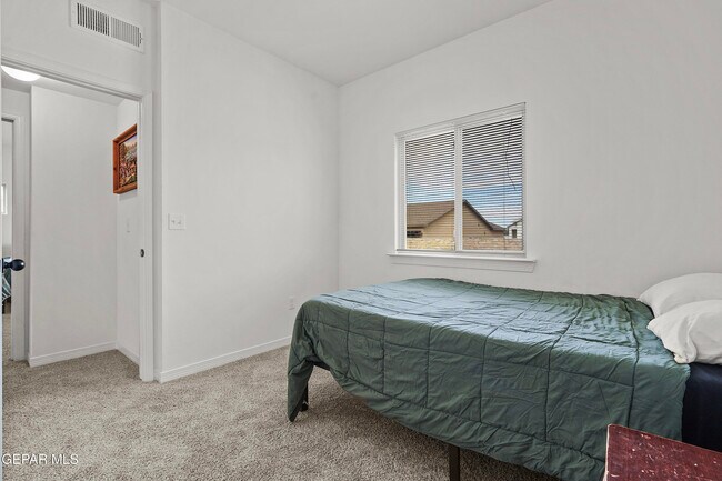 Building Photo - 14761 Mike a Mendoza Ave