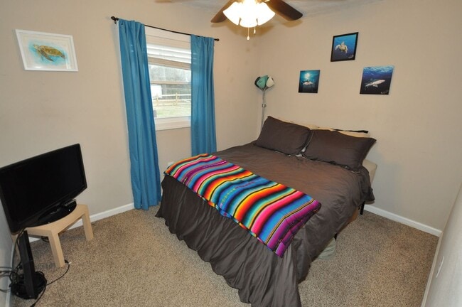 Building Photo - Oak Manor