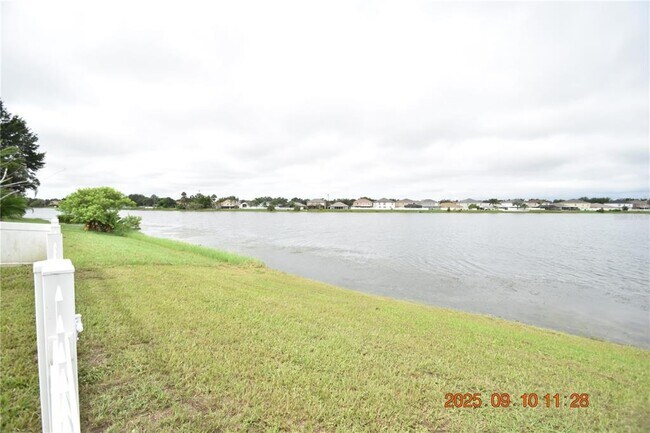 Building Photo - 12913 Lake Vista Dr