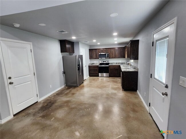 Building Photo - 1220 E Applewood Dr