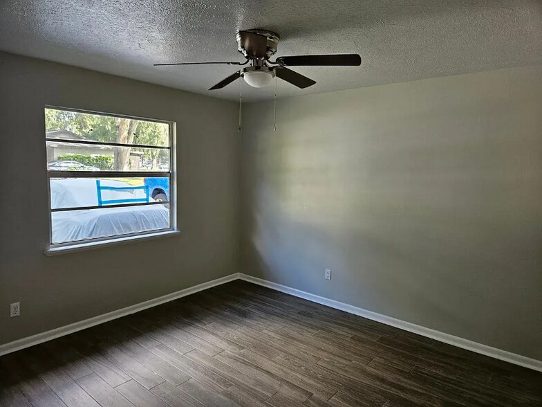 Building Photo - 3950sE SE 17th Ct