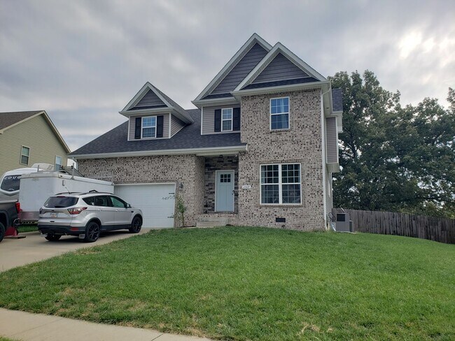 Building Photo - Near Exit 1! Close to I-24! HUGE Kitchen I...
