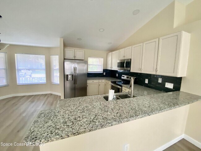 Building Photo - 2435 Palisades Dr SE