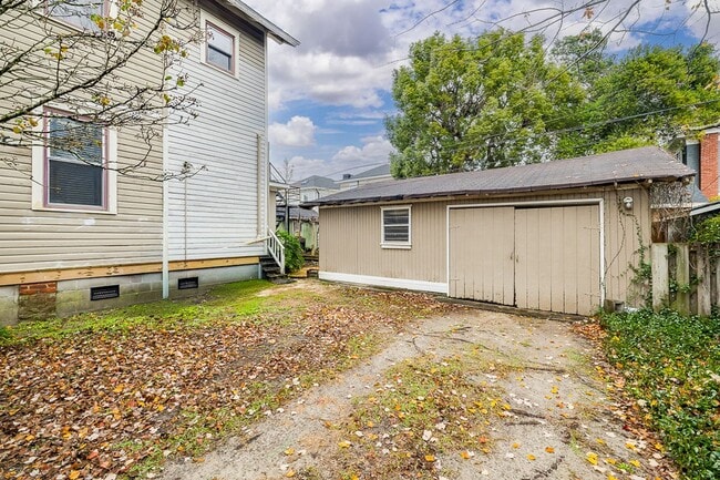 Building Photo - Beautiful Baldwin Park Craftsman home ready for move in!